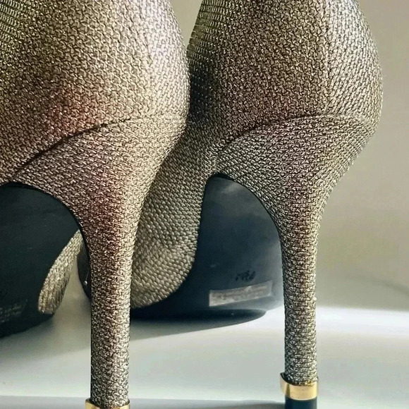 GUESS GOLDEN PUMPS SIZE 7 1/2 LIKE NEW WOMENS - Picture 11 of 14